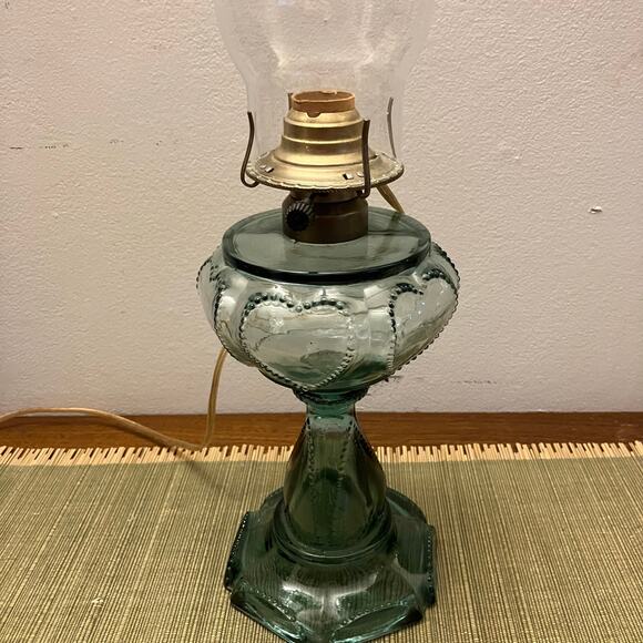 Vintage Findlay Queen of Hearts Glass Table Lamp in Sea Green - Picture 2 of 10